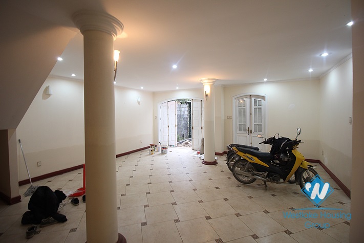 Nice house with small yard for rent in Au Co st, tay Ho, Ha Noi